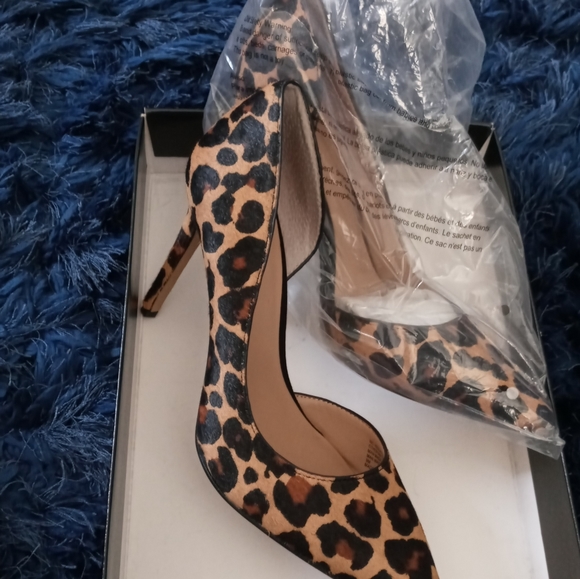 Size 9 Leopard Pumps!! - Picture 3 of 6